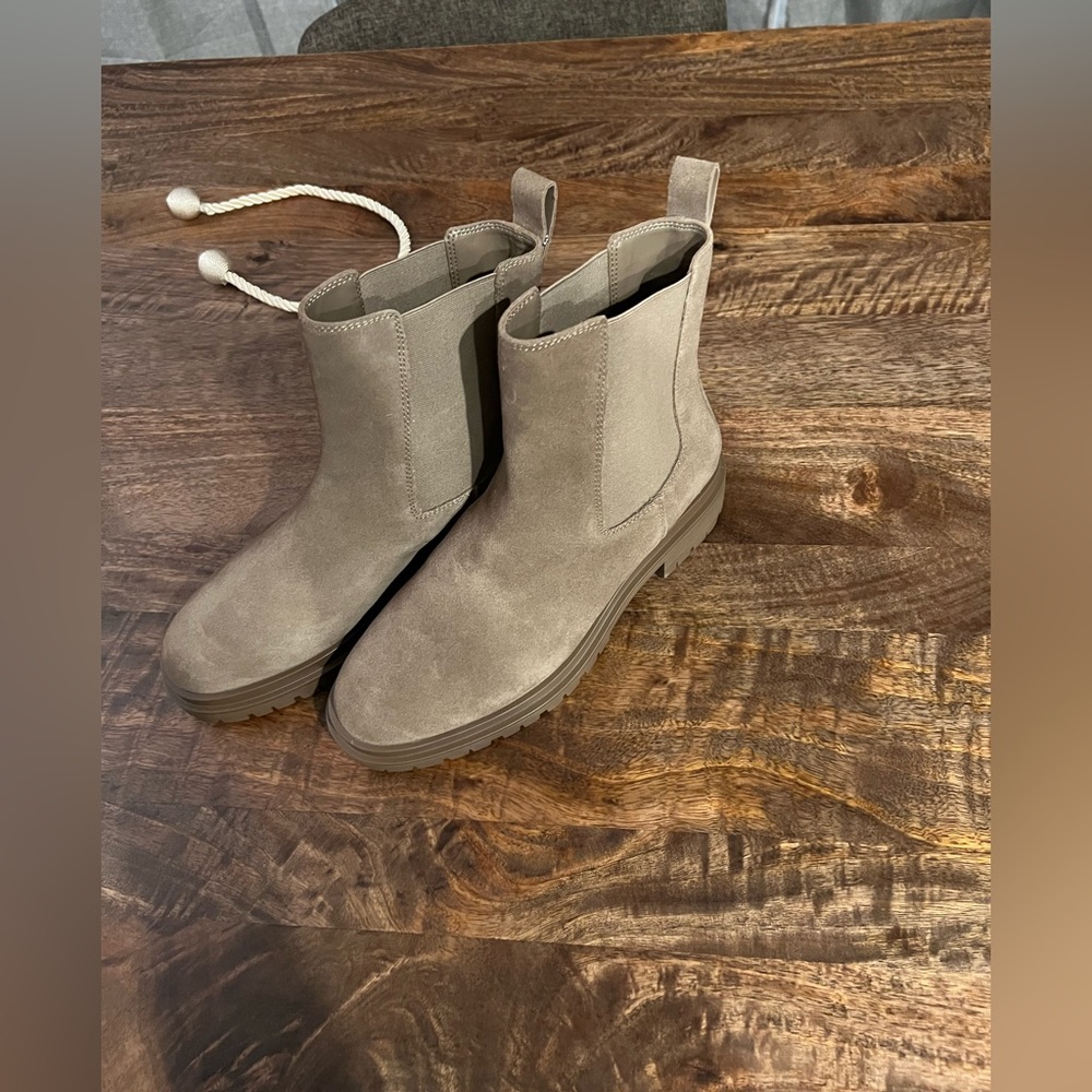 SOLD/ Lauren Ralph Lauren Women's Suede Boots Size 9 - Picture 9 of 12